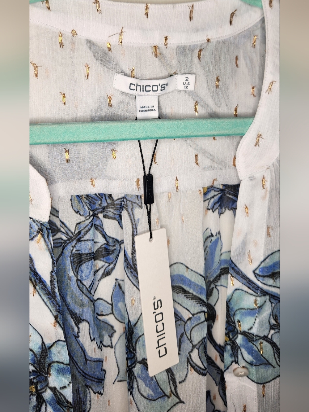 ✨ Chico’s Painted Wings Blouse NWT Blue Floral Butterfly Gold Detail ✨ - Picture 8 of 9